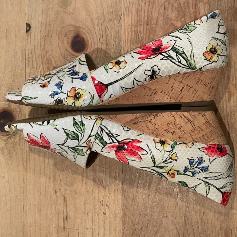 NWOT Aerosoles Application White Multicolor floral Cork Wedge Espadrilles 9M